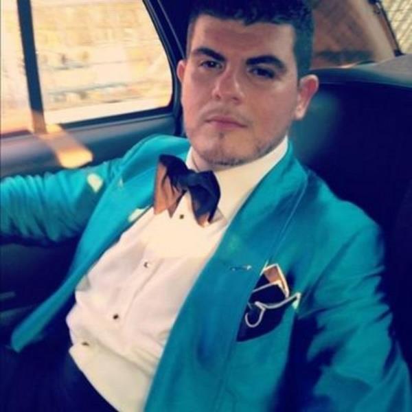 Adamm Tom Ford giyerken