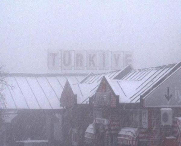 Balkanlar zerinden gelen souk havann etkisine giren Krklareli'nin Dereky lesi'nde kar ya balad.