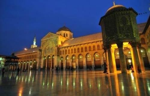 Yahya Peygamber&#8217;in ba: Yahya Peygamber&#8217;in bann nereye gmld bilgisi, arlkl olarak hangi dine mensup olduunuza bal. Mslmanlar Yahya Peygamber&#8217;in bann Suriye&#8217;nin bakenti am&#8217;da bulunan Emevi Camii&#8217;nde olduuna inanyor. Hristiyanlar ise, Vaftizci Yahya olarak da bildikleri Yahya Peygamber&#8217;in bann Capite&#8217;deki San Silvestro Kilisesi&#8217;nde olduunu kabul ediyor. Bazlar ise ban Trkiye ya da Fransa&#8217;nn gneyinde bir yerlerde gml olduunu ne sryor.