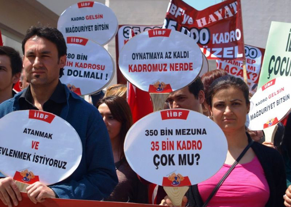 @400BinBFMezunuOYvermiyor.Sosyal medyada &#8220;400BinBFMezunu OYvermiyor&#8221; hashtag&#8217;na binlerce kii mesaj gnderiyor.