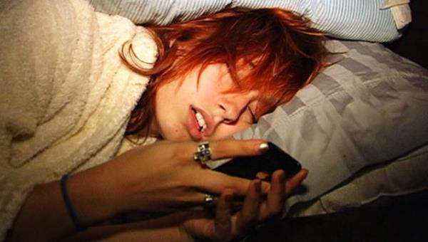 Alarm kullanmak istiyorsanz telefonunuzun sesini an, uak moduna aln ve telefonunuzu baka bir odada brakn.