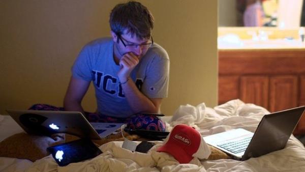 Uyumak iin kullandnz alanlar ofise evirdiinizde beyniniz bu alanda i yaplmas gerektiine koullanp uyku vakti geldiinizde rahatlamanza engel olabilir.