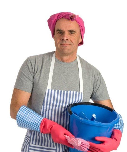 Erkek arkadanzn rutin ev ileri konusunda gnll olmas elbette evinizi sahiplendiini ve birlikte yaamay dnebileceinizi gsteriyor.