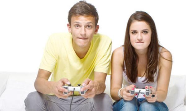 Sizinle birlikteyken oyun arkadalarn ihmal etmek istemiyorsa PlayStation konsolunu da mutlaka evinize getirecektir.