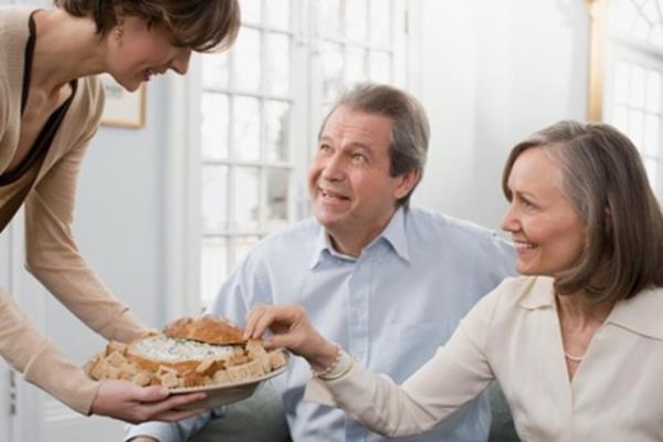 Onlar saymyoruz bile. Ama sizin tanmadnz arkadalar veya aile bireyleri yava yava kapnzda belirmeye baladysa kendi dnyasn sizin snrlarnza tamak istediini dnebilirsiniz.
