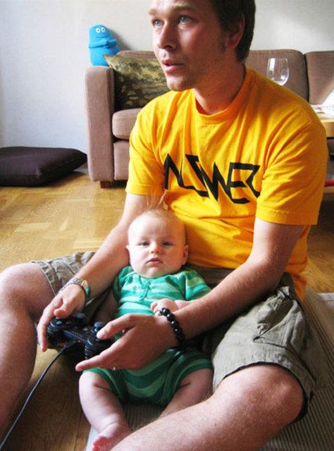 Eer televizyonunuzun yannda erkek arkadanzn teknolojik oyuncaklarn grrseniz, size birlikte yasamann en ciddi sinyallerinden birini verdiini rahatlkla dnebilirsiniz.