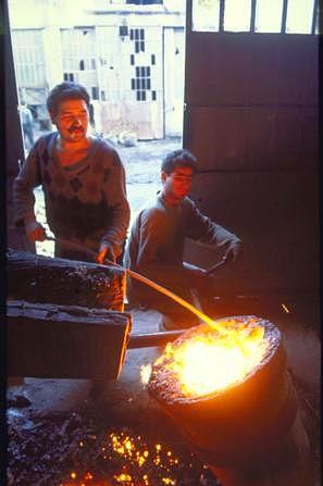 lk Trk demiri 10 Eyll 1939&#8242;da Kardemir Karabk Demir elik letmesi tarafndan retildi. Dklen ilk demir 10 kilogramlk bir hatra paketiydi.
