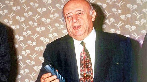 Yl 1992. Trkiye&#8217;deki ilk cep telefonu grmesi bir cep telefonu operatrnn alnda dnemin Cumhurbakan Sleyman Demirel ile Babakan Tansu iller arasnda yapld.