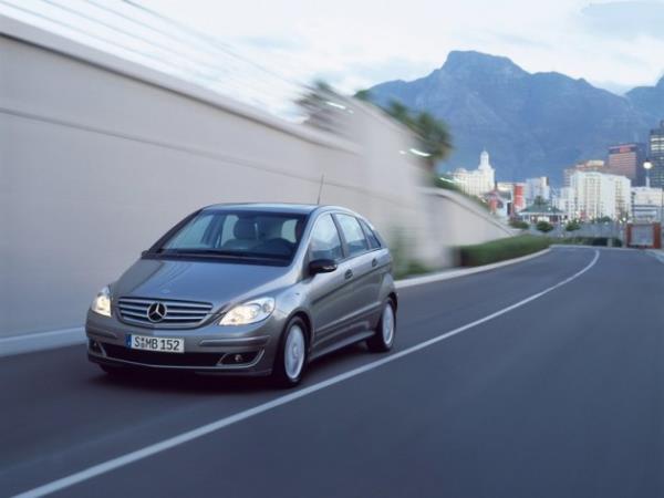 Mercedes B150 100 Km'de 6.6lt yakt tketiyor.