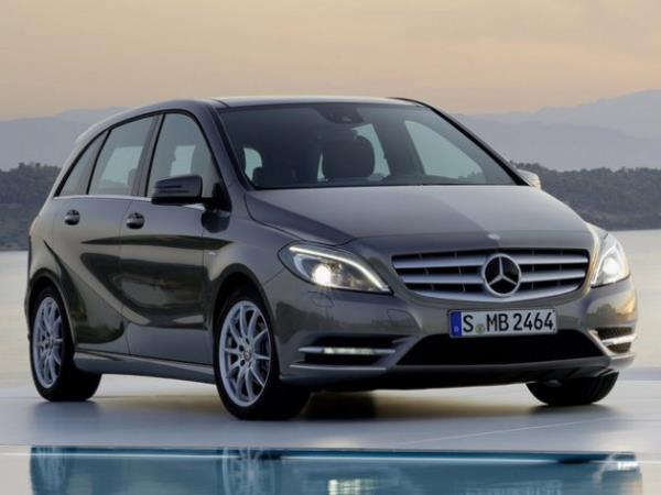 Mercedes B180 CDI 100 Km'de 5.6lt yakt tketiyor.