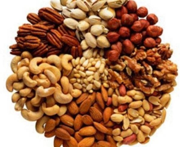 Vcutta sv kaybn dengelemek adna ay, kahve ve kolal iecek gibi kafeinli ieceklerin tketiminin azaltlmasn neren eber, E vitamininin en zengin kaynaklar fndk, badem ve cevizin gnde 1 avu tketilmesini tavsiye ediyor.