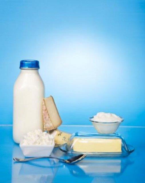 Cildin kolajen yapsn srdrebilmesi iin birok mineral ve vitamine, ayn zamanda proteine ihtiyac olduunu belirten eber, dzenli olarak st, yourt, ayran, yumurta, peynir, et, tavuk, balk ve C vitamininden zengin sebze ve meyveler tketilmesini neriyor.