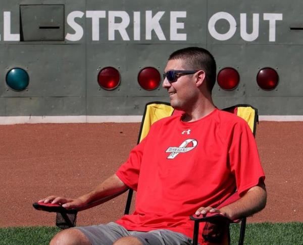 <p>Pete Frates ve Pat Quinn</p>  kili, sosyal medyada olduka ses getiren ve ALS hastal ile mcadele iin dikkat ekme amac tayan "buz kovas ile meydan okuma"nn mucidi...