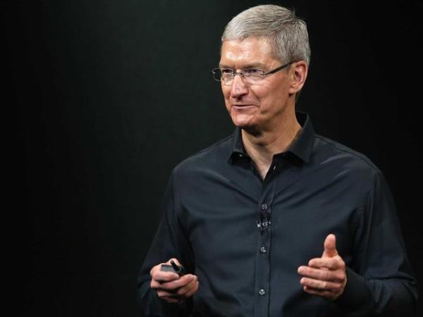 <p>Tim Cook</p>  Apple Watch ve iPhone 6'nn piyasaya kmasnn ardndan Steve Jobs'n glgesinden syrlmay baaran Cook ayn zamanda Fortune 500 listesine de girmeyi baard.