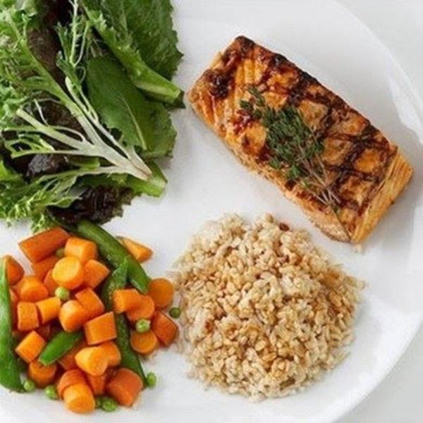 Vcudunuzun kilo almamas iin yapmanz gereken n atlamamaktr. Kalori tasarrufu gibi grnse de, vcut hemen kendini alarm durumuna geirecei iin, yedikleriniz hemen yaa dnr.