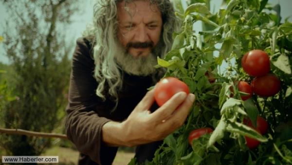 Yapmcln ve senaristliini Birol Gven'in, ynetmenliini Mfit Can Sant'nn stlendii filmin ilk teaser yaymland. Mint Yapm imzal film 13 Mart 2015'te vizyona girecek.