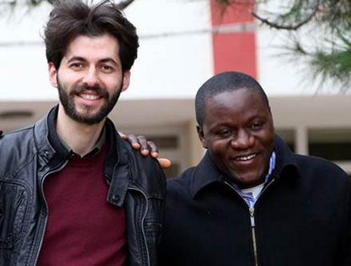 Isparta'da evsiz kalan ��rencisine evinin kap�s�n� a�an ��retim g�revlisi