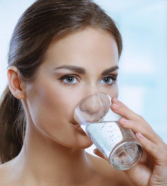 Bu su barsaklarnzda bulunan herhangi bir kalnty zer ve barsaklarnzn daha dzgn ve arsz almasna yardmc olur.