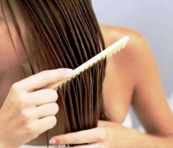 Scak su sa derinizi nemlendirecei iin, derinin kurumasnn ve kepek oluumunun nne geer.