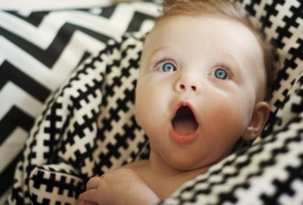 Bebeinizle ne kadar konuursanz, ona glmserseniz o kadar ilgisini ekecek ve houna gidecektir.