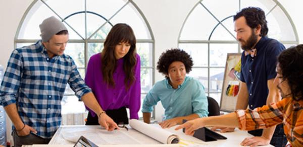 Baarl insanlar zgvenlerinin ve ruh hallerinin baka insanlarn eletirileri tarafndan zedelenmesine izin vermiyorlar.