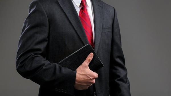 Baarl insanlar bakalarnn hareketlerinin kurban olmamaya alyorlar. Kt insanlardan ve kt durumlardan uzak durmaya zen gsteriyorlar.