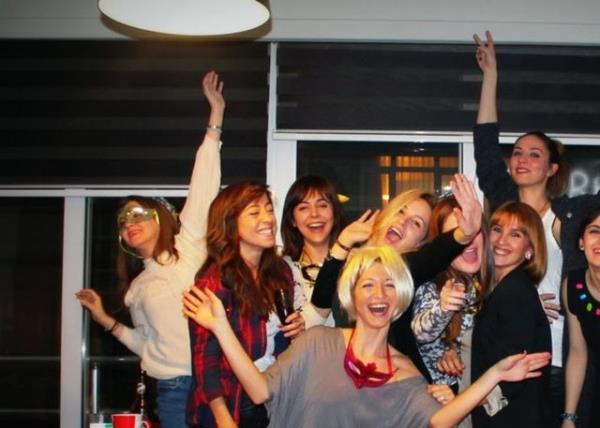 Kalabalk insan topluluklar ve yerleik ama daha krsal yaam gerilimleri ba edebilmek zere ortaya kmtr.