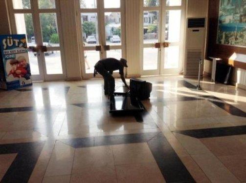 29 Mart 2009 yerel seimlerinin ardndan peyzaj ve temizlik ilerinde 2 ay sreyle 250 personelle alan firmann avukat Ali Topuz, o dnem alacaklarn tahsil edemedikleri iin Antalya 3'nc Ticaret Mahkemesi'nde dava atklar syledi.