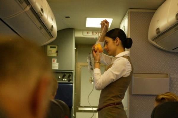 Oksijen maskelerinin dmesi durumunda vakit kaybetmeden maskenizi takn.