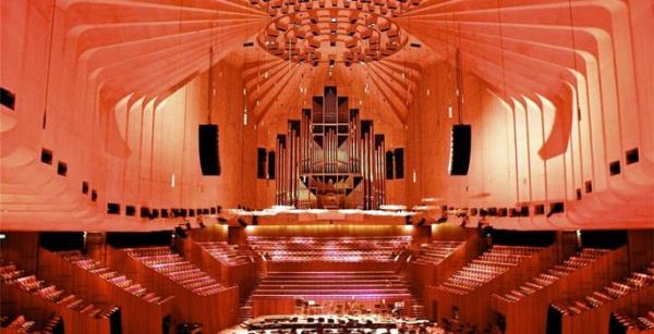 <br><b>Sidney Opera Binas ? Sidney, Avustralya</b></br>  Danimarkal mimar Jrn Utzon'a ait olan tasarmn inasna 1959 ylnda baland fakat yksek maliyeti sebebiyle zaman zaman kesintiye urad. 1973 Ylnda tamamen hizmete alan binann toplam maliyeti bittii zaman 103 milyon dolar bulmutu.