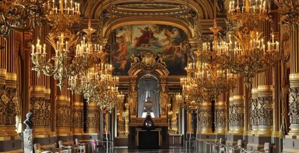 <br><b>Paris Operas ? Paris, Fransa</b></br>  Palais Garnier 3. Napolyon'un emriyle yapld ve 1875 ylnda hizmete ald. Yapm 14 yl sren bina, 36 yandaki mimar Charles Garnier'in yapt ilk bina olma zelliini de tayor.
