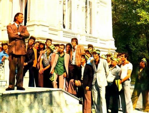 Hababam Snf ma dn...  <br>"Biz zaten hayatta iki eyden ekiyoruz bi Mahmut Hoca, bi de Trabzonspor."</br>