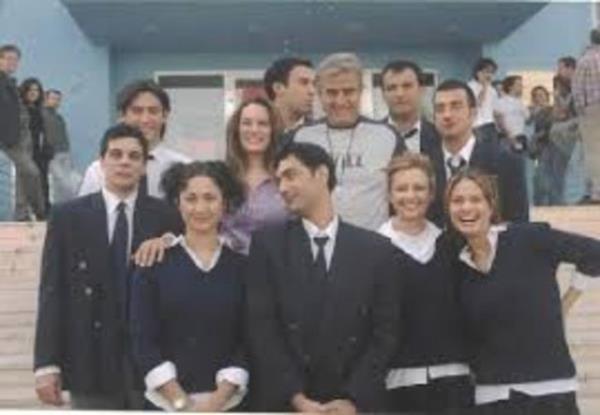 <br>2002</br>  <br><b>Koum Benim</b></br>  Tark Akan, Ebru Cndbeyolu, Sevil stekin, Zihni Gktay, Ozan Gven ve Yunus Gne'nin barollerini paylat dizi, 2002-2004 yllar arasnda yaynlanmt.