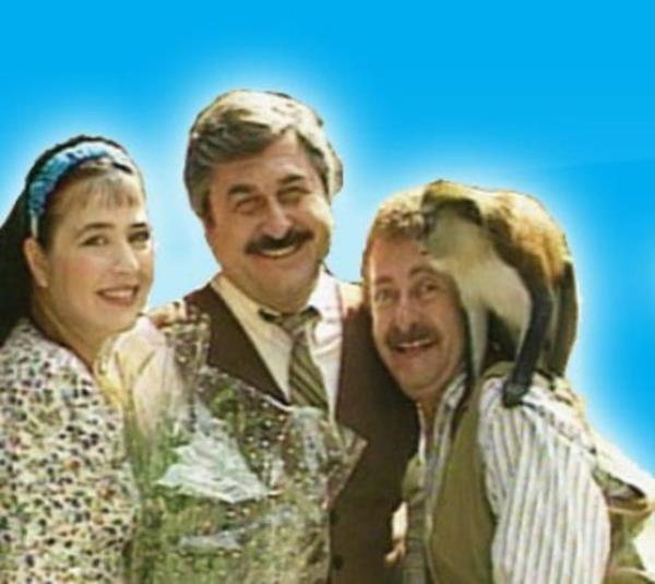 <br>1992</br>  <br><b>Mahallenin Muhtarlar</b></br>  992'den 2002 ylna kadar devam etti. Trk televizyon tarihinin en uzun soluklu dizilerinden biri, bir aile dizisi.