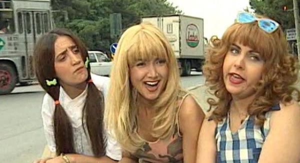 <br>1996</br>  <br><b>lgn Bedi</b></br>  Karikatrist zden rk'n 1976'dan itibaren Grgr dergisinde izmi olduu karikatr temel alnarak 1996 ylnda televizyon dizisi haline getirilmitir.