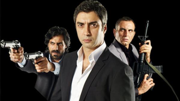 <br>2003</br>  <br><b>Kurtlar Vadisi</b></br>  2003 ylnda "Bu bir mafya dizisidir" sloganyla yayna giren aksiyon dizisi. Dizinin barolnde Necati amaz yer alyordu.