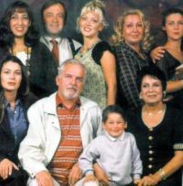 <br>1993</br>  <br><b>Ferhunde Hanmlar</b></br>  O kanaldan o kanala atlayarak hayat mcadelesi veren Ferhunde Hanmlar, Trk dizi tarihinin en uzun soluklu dizilerinden biri. Kadn senaristler tarafndan yazlan, Trkiye'nin belki de en elenceli kadn dizisi.