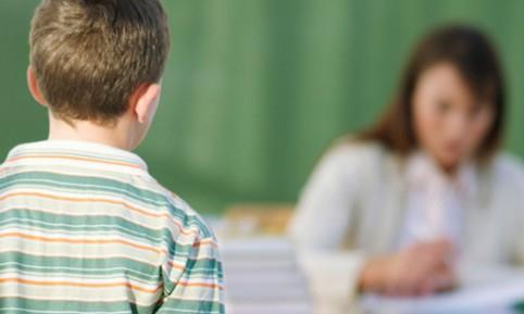 Eitimci, imkan ve frsatlarn ayana gelmesini bekleyemez. O daima hizmet araynda olmaldr. Hizmeti nimet bilerek aramaldr ki, Allah onu, nne karsn. Fakat, hizmet arayn uur haline getirmeyenin nne saysz hizmet frsat ksa bile,  onlara gfl kalr.