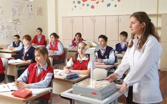 Muhabbet ve gayret, her problemi zer. Problemini zdmz insan bizimdir. Kazanlan her insann ecri, kaybedilen her insann da ar  mes'uliyeti iindeyiz.