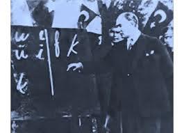 Eitimci, sadece bilgi veren deil, samimiyet tohumlar eken, ufuk aan, akl selime aran, usul, erkan ve dab retendir. Yani bir eitimci, talebesinde selim bir vicdan ina edendir.