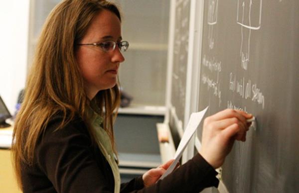 Eitimci, kendisine emanet edilen her bir renci-nin, istikblin zirve ahsiyetlerinden biri olabilecei ihtimalini dikkate almal; dnyay deitirebilecek dhilerin, belki de elinin altnda olabileceini unutmamaldr