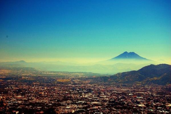 <br><b>EL SALVADOR - San Salvador </b></br>  San Salvador kentinin bulunduu vadi sk ama kk depremlerle srekli sallanan bir blge.