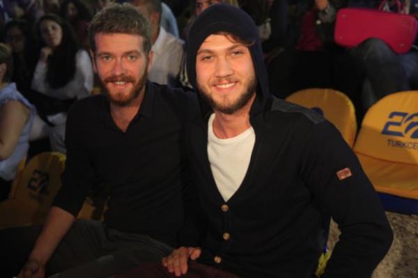 <p><b>Aras Bulut ynemli </b></p>    25 Austos 1990 doumlu olan oyuncu, 2015 ylnda 25 yanda olaca iin bedelli askerlik yapamayacak.