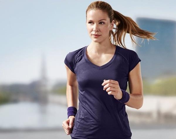 4- Kim ne derse desin, karnnz asla eskisi gibi olmayacak. Hala muhteem grnebilir ama yine de farkl olacak. Sporu ihmal etmeyen bir anne olmalsnz.