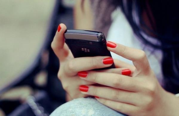 Bu harika bir ey nk etrafta genlerin dolamas ve size nasl giyineceinizi, telefonu nasl kullanacanz sylemesi elenceli olur ve sizi gen tutar.