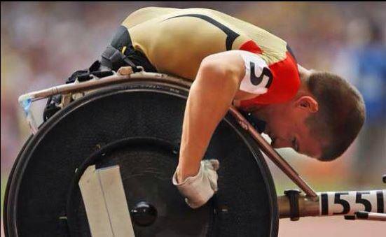 Engelli, size acyan gzlerle bakan, baarmanza imkan vermeyen insanlara denir.