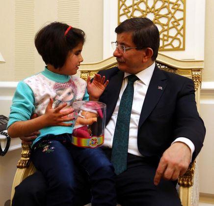 Babakanmz Davutolu: "Esas gz nerede biliyor musun?"    Elmas Grpnar: "Gz kalpte"