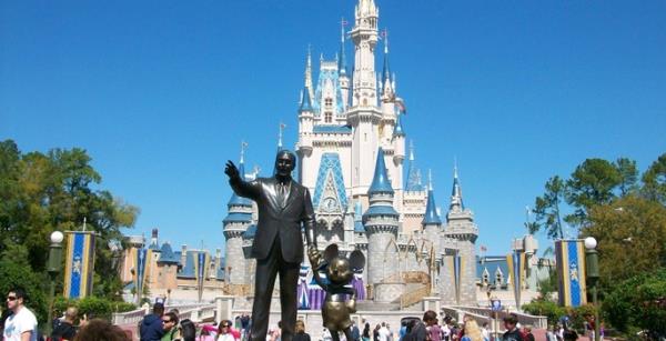Disney World's Magic Kingdom listenin 12'inci srasnda karmza kyor. Disney World's Magic Kingdom'a yllk 18 milyon 588 bin ziyareti geliyor.