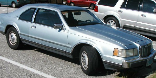 <br><b>16- License to Kill (1989)</b></br>  Serinin en dk gieli filmlerinden biri olan yapmda James Bond, Lincoln Mark VII kulland.