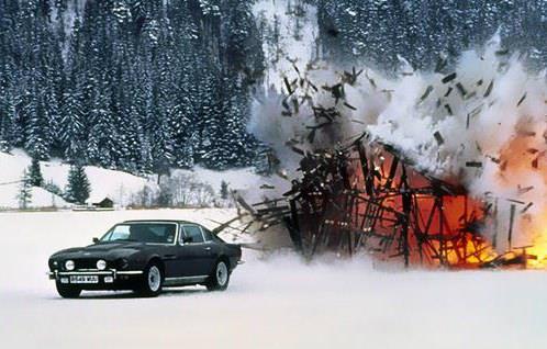 <br><b>15- The Living Daylights (1987) </b></br>  Timothy Dalton'u James Bond rolnde grdmz filmde 007'nin tercihi ise bir ngiliz otomobili olan Aston Martin V8 Vantage Volante...